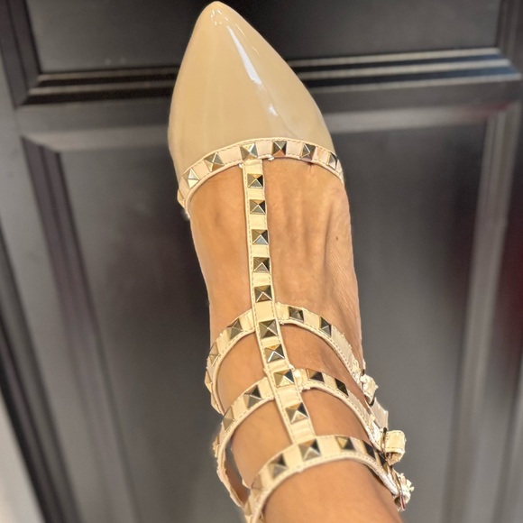 Nude and gold heels , very comfy. - Picture 5 of 8
